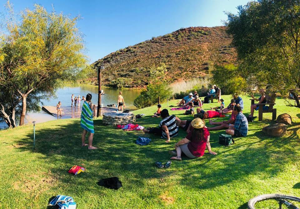 מלון ליידיסמית Oaksrest Vineyards Guest Farm מראה חיצוני תמונה