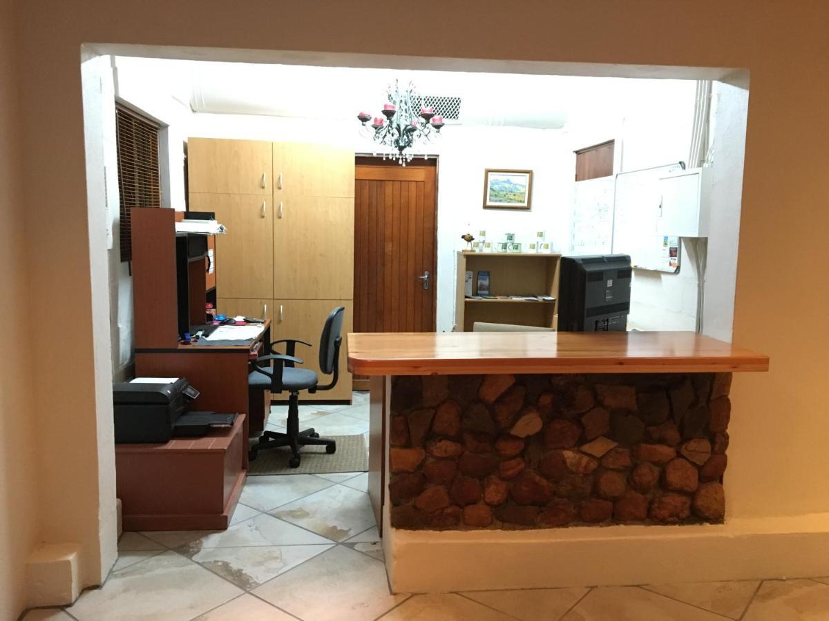 מלון ליידיסמית Oaksrest Vineyards Guest Farm מראה חיצוני תמונה