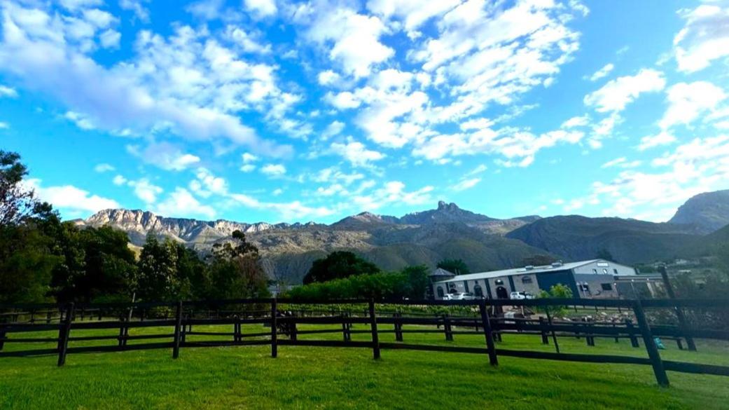 מלון ליידיסמית Oaksrest Vineyards Guest Farm מראה חיצוני תמונה